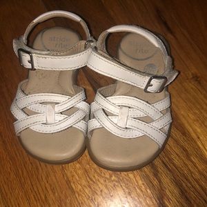 Striderite toddlers girls Sandals white Sz5